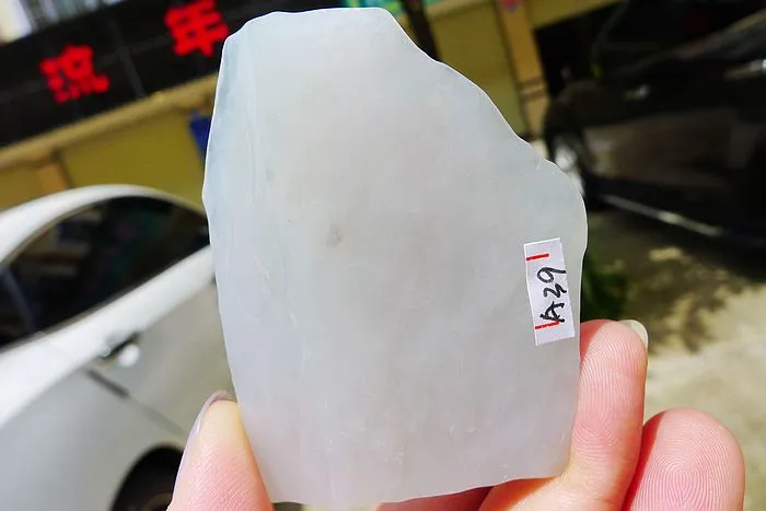 Natural Jade Rough Jadeite Raw (69g,5.8X4.5X1.4cm)