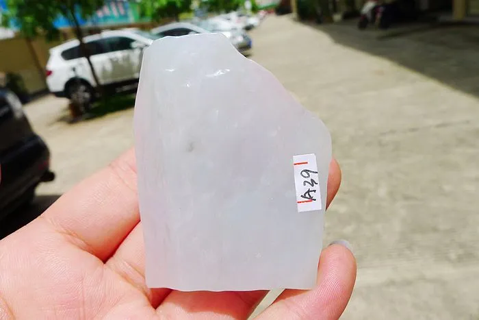 Natural Jade Rough Jadeite Raw (69g,5.8X4.5X1.4cm)