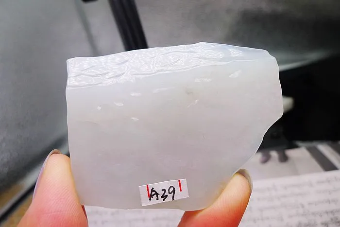 Natural Jade Rough Jadeite Raw (69g,5.8X4.5X1.4cm)