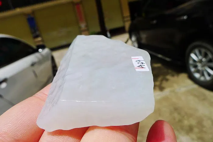 Natural Jade Rough Jadeite Raw (69g,5.8X4.5X1.4cm)