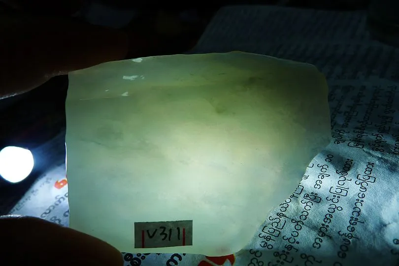 Natural Jade Rough Jadeite Raw (69g,6X4.1X1.4cm)