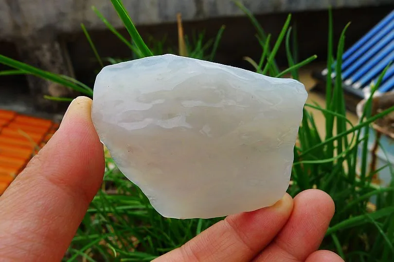 Natural Jade Rough Jadeite Raw (69g,6X4.1X1.4cm)