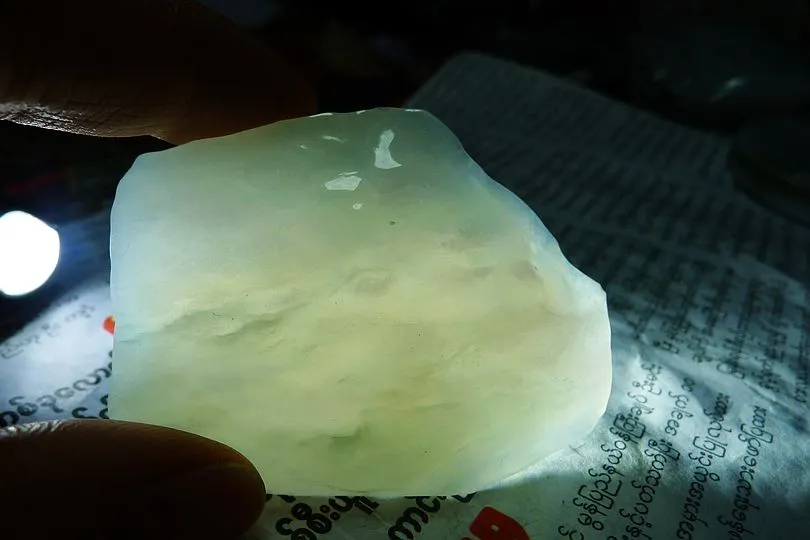 Natural Jade Rough Jadeite Raw (69g,6X4.1X1.4cm)