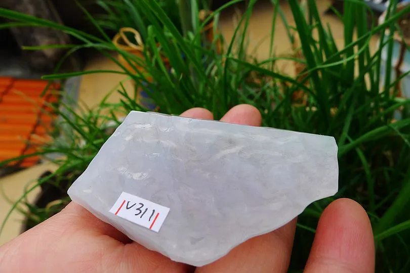 Natural Jade Rough Jadeite Raw (69g,6X4.1X1.4cm)