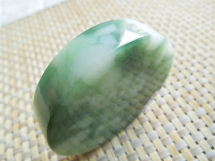 Natural Jade Rough Jadeite Raw (85g, 53X53X12mm)