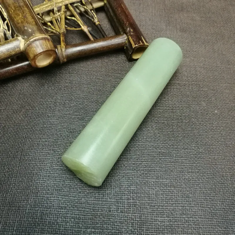 Natural Kunlun Jade Rough Nephrite Raw (110g, 9.3x2.3cm)