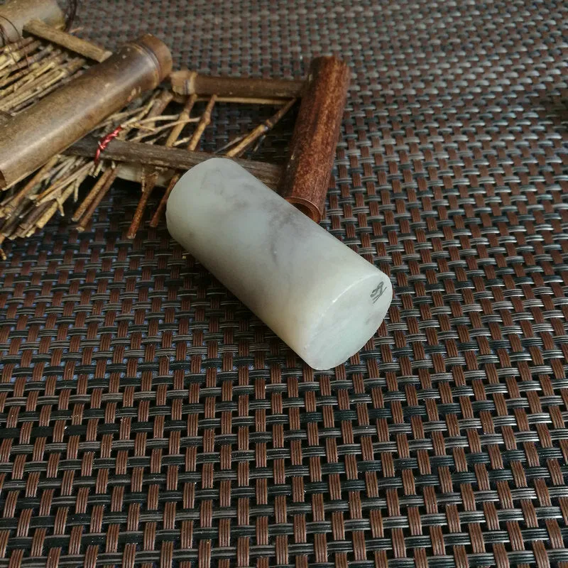 Natural Kunlun Jade Rough Nephrite Raw (113g,6X2.9cm)
