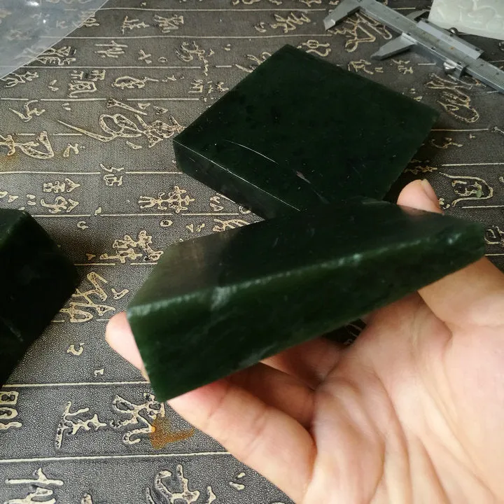 Natural Kunlun Jade Rough Nephrite Raw 1140g