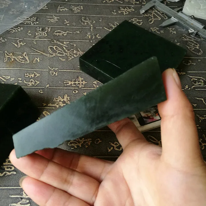 Natural Kunlun Jade Rough Nephrite Raw 1140g