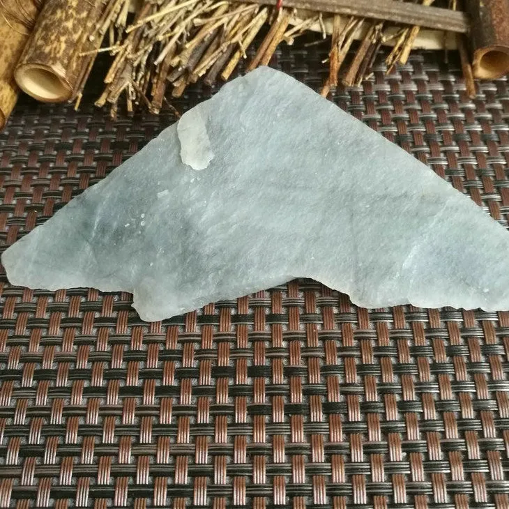 Natural Kunlun Jade Rough Nephrite Raw (146g,5.3X1.1cm)