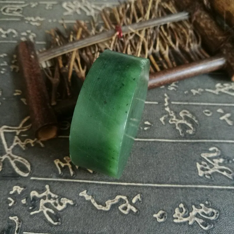 Natural Kunlun Jade Rough Nephrite Raw (149g, 5.7X2cm)