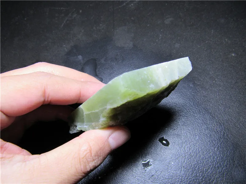 Natural Kunlun Jade Rough Nephrite Raw (150.93g, 77X49X18mm)