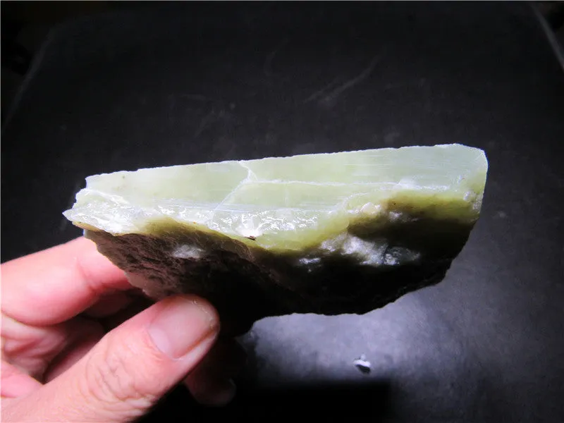 Natural Kunlun Jade Rough Nephrite Raw (150.93g, 77X49X18mm)