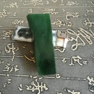 Natural Kunlun Jade Rough Nephrite Raw (150g, 6.7X3.5X2cm)