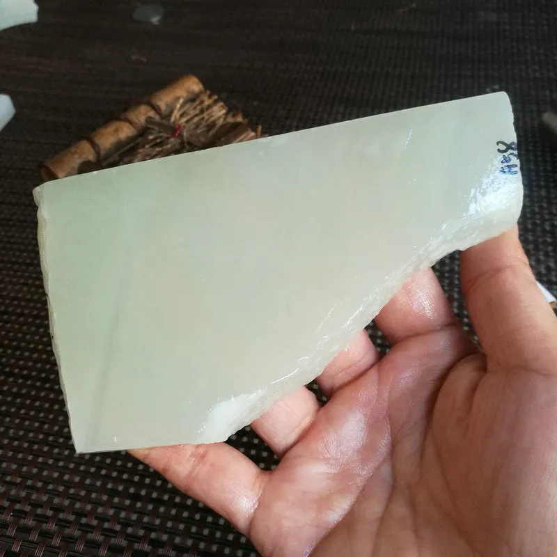 Natural Kunlun Jade Rough Nephrite Raw (174g, 12X6.7x0.9cm)