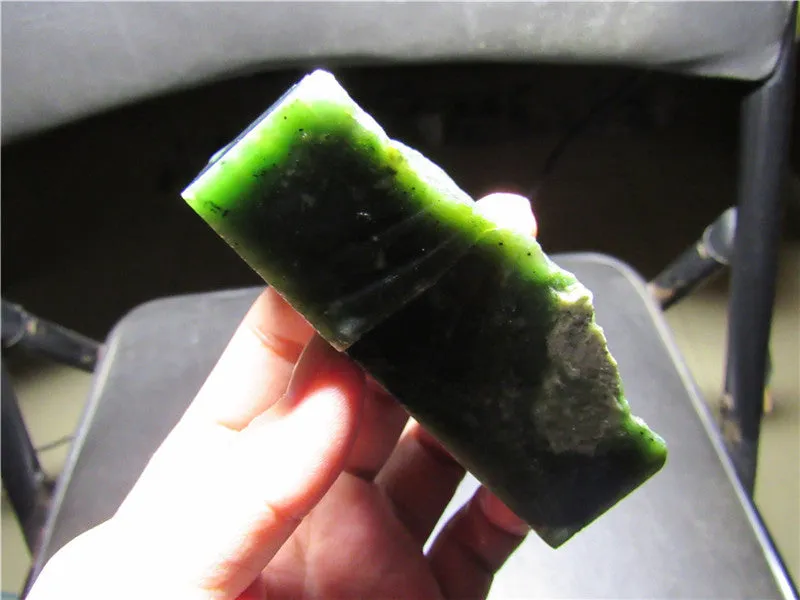 Natural Kunlun Jade Rough Nephrite Raw (191.52g, 90X41X35mm)
