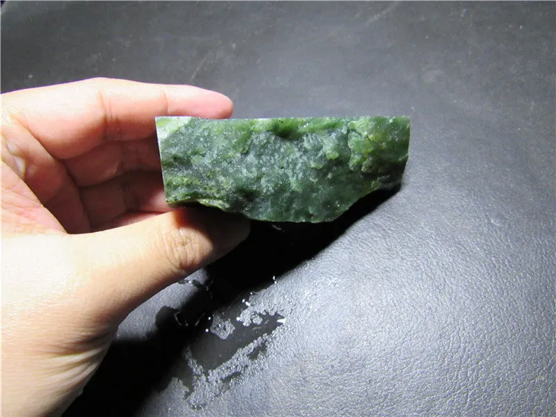 Natural Kunlun Jade Rough Nephrite Raw (191.52g, 90X41X35mm)