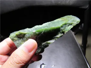 Natural Kunlun Jade Rough Nephrite Raw (191.52g, 90X41X35mm)