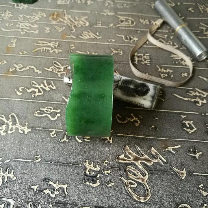 Natural Kunlun Jade Rough Nephrite Raw (206g, 5.7X2.4cm)