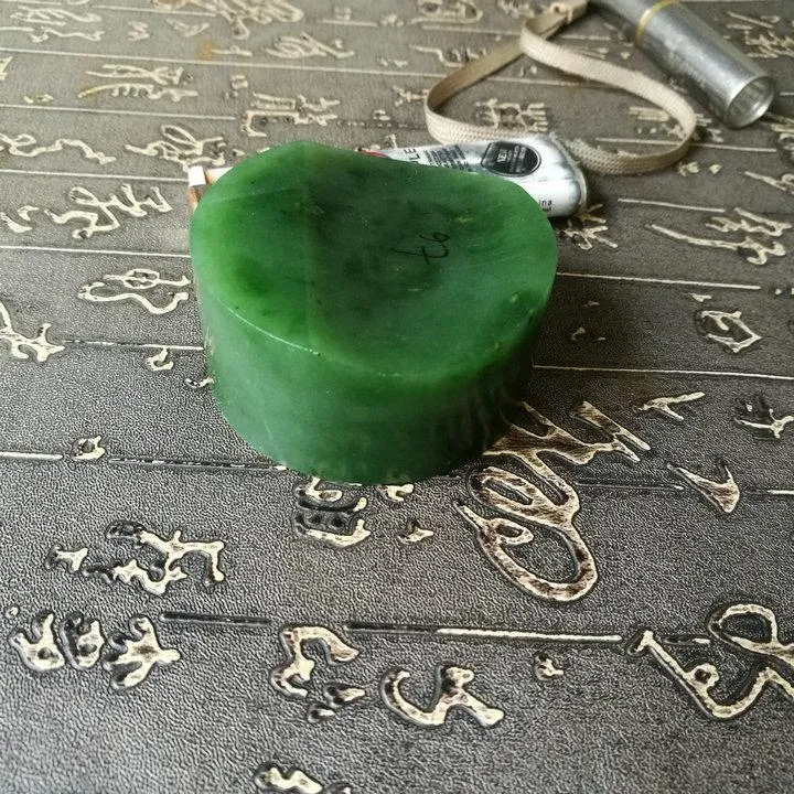 Natural Kunlun Jade Rough Nephrite Raw (206g, 5.7X2.4cm)