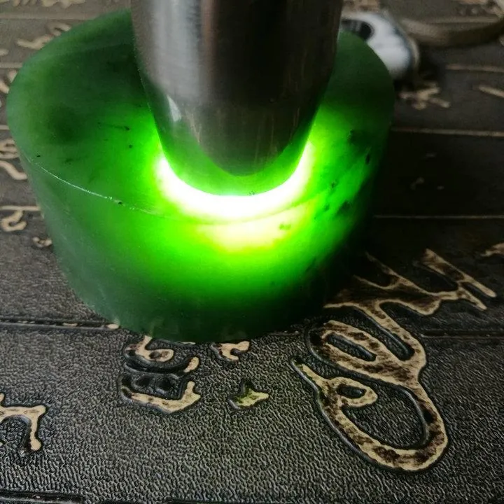 Natural Kunlun Jade Rough Nephrite Raw (206g, 5.7X2.4cm)