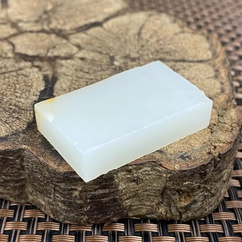 Natural Kunlun Jade Rough Nephrite Raw (22g,3.7X2.3X0.9cm)