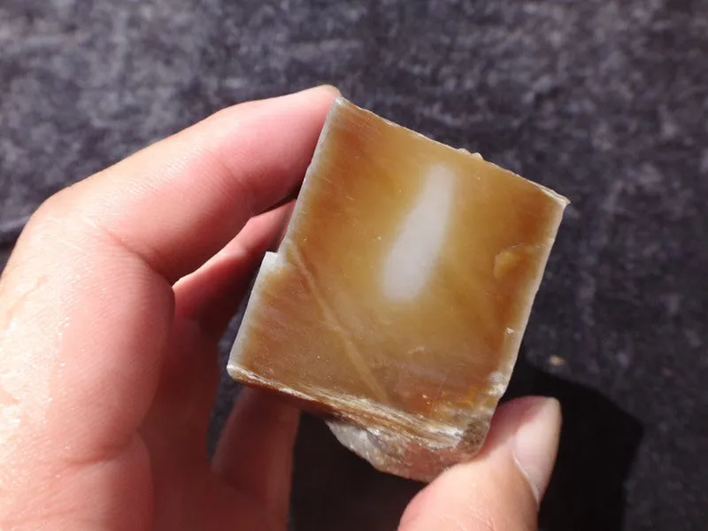 Natural Kunlun Jade Rough Nephrite Raw (249g, 8X3X3cm)