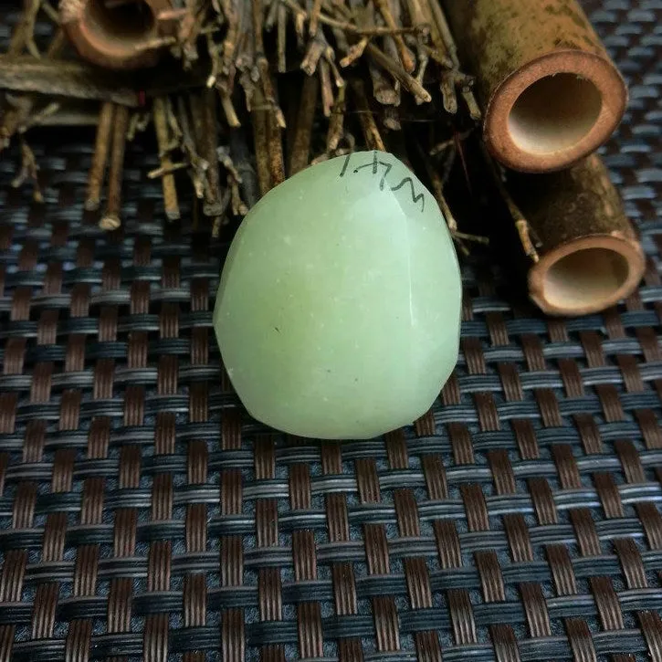 Natural Kunlun Jade Rough Nephrite Raw (24g,3.9X2.9X1.6cm)