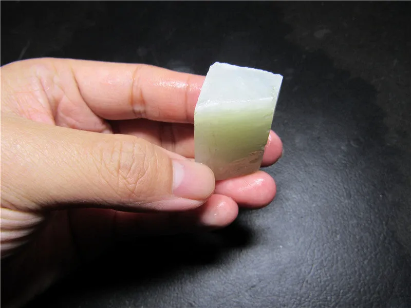 Natural Kunlun Jade Rough Nephrite Raw (28.88g, 32X21X20mm)