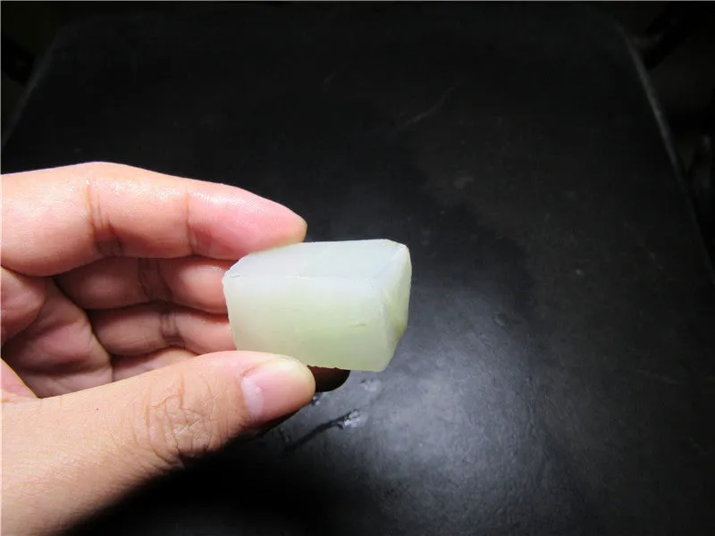 Natural Kunlun Jade Rough Nephrite Raw (28.88g, 32X21X20mm)