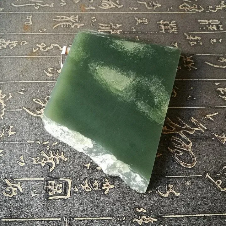 Natural Kunlun Jade Rough Nephrite Raw (310g, 9.5X8X1.3cm)