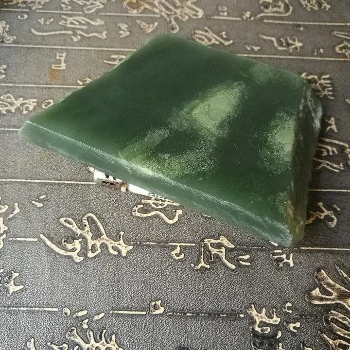 Natural Kunlun Jade Rough Nephrite Raw (310g, 9.5X8X1.3cm)