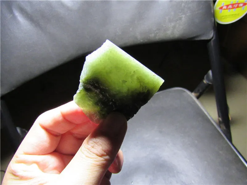 Natural Kunlun Jade Rough Nephrite Raw (32.72g, 49X45X7mm)