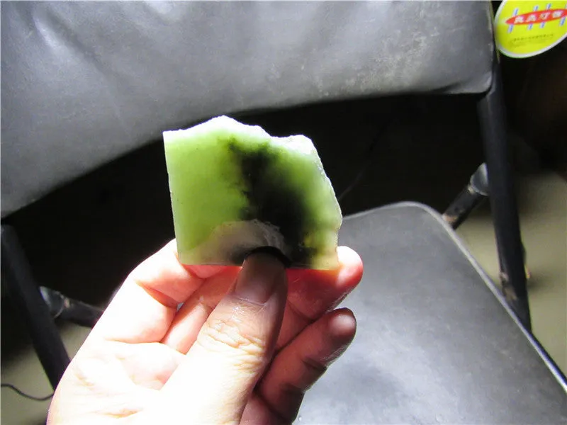 Natural Kunlun Jade Rough Nephrite Raw (32.72g, 49X45X7mm)