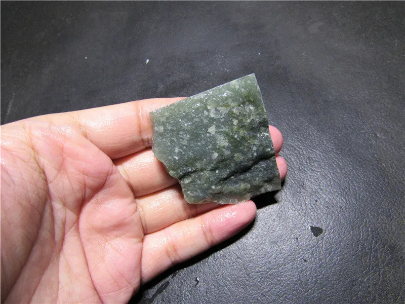 Natural Kunlun Jade Rough Nephrite Raw (32.72g, 49X45X7mm)