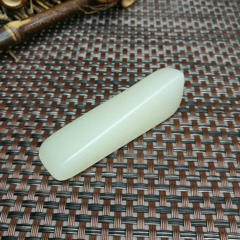 Natural Kunlun Jade Rough Nephrite Raw (36g, 6.8X2X0.6cm)