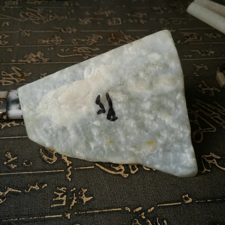 Natural Kunlun Jade Rough Nephrite Raw (371g, 8X8X5.5cm)