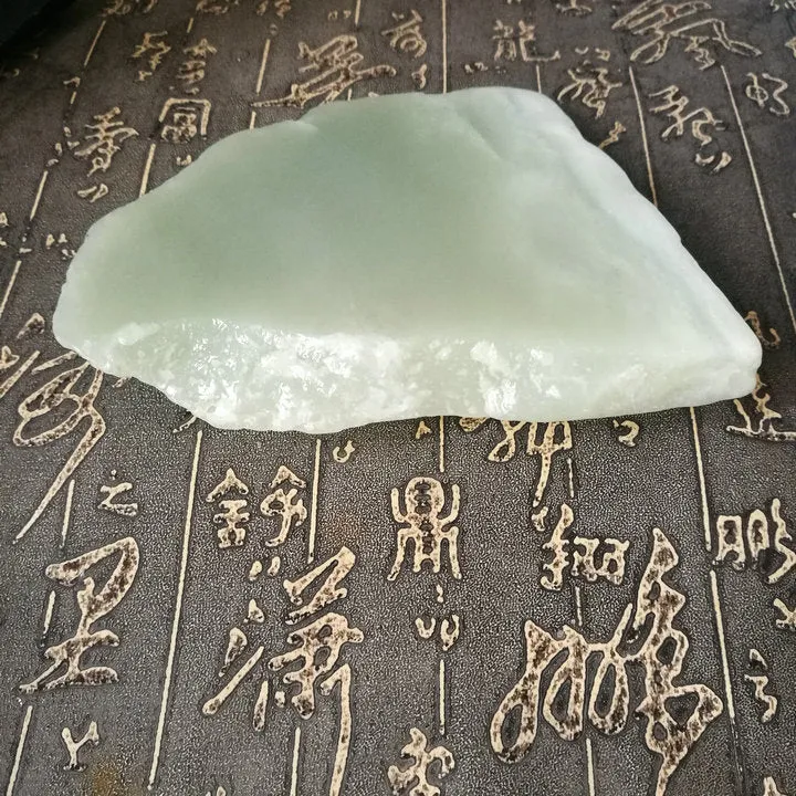Natural Kunlun Jade Rough Nephrite Raw (389g, 12X10X1.4cm)
