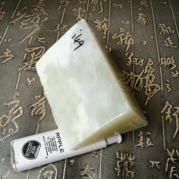 Natural Kunlun Jade Rough Nephrite Raw (415g, 8X6X4cm)