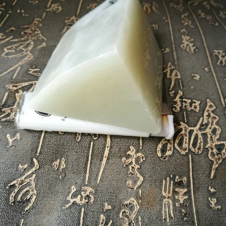 Natural Kunlun Jade Rough Nephrite Raw (415g, 8X6X4cm)
