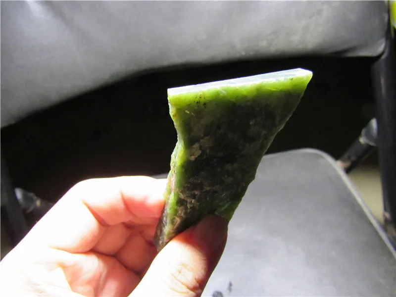 Natural Kunlun Jade Rough Nephrite Raw (48.46g, 85X42X8mm)