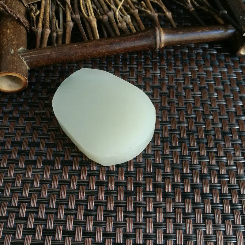 Natural Kunlun Jade Rough Nephrite Raw (57g,4.7X3.7X1.4cm)