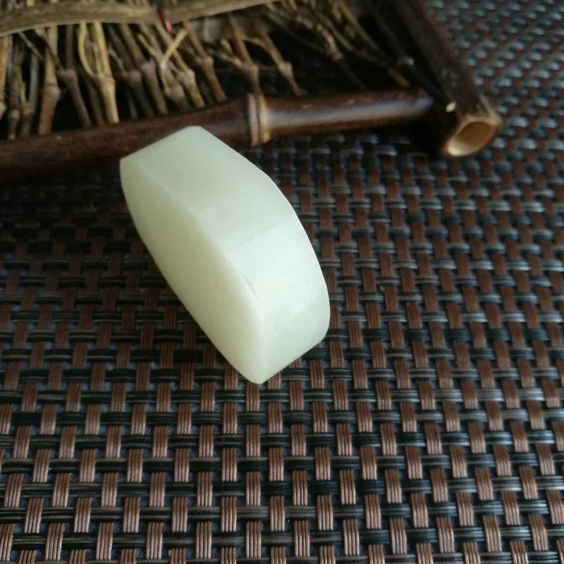Natural Kunlun Jade Rough Nephrite Raw (57g,4.7X3.7X1.4cm)
