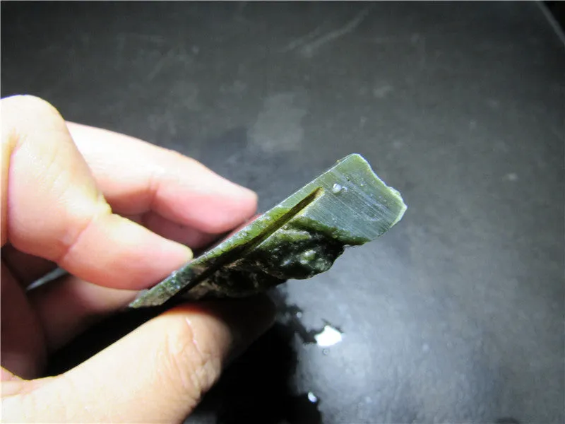 Natural Kunlun Jade Rough Nephrite Raw (60.84g, 67X47X20mm)
