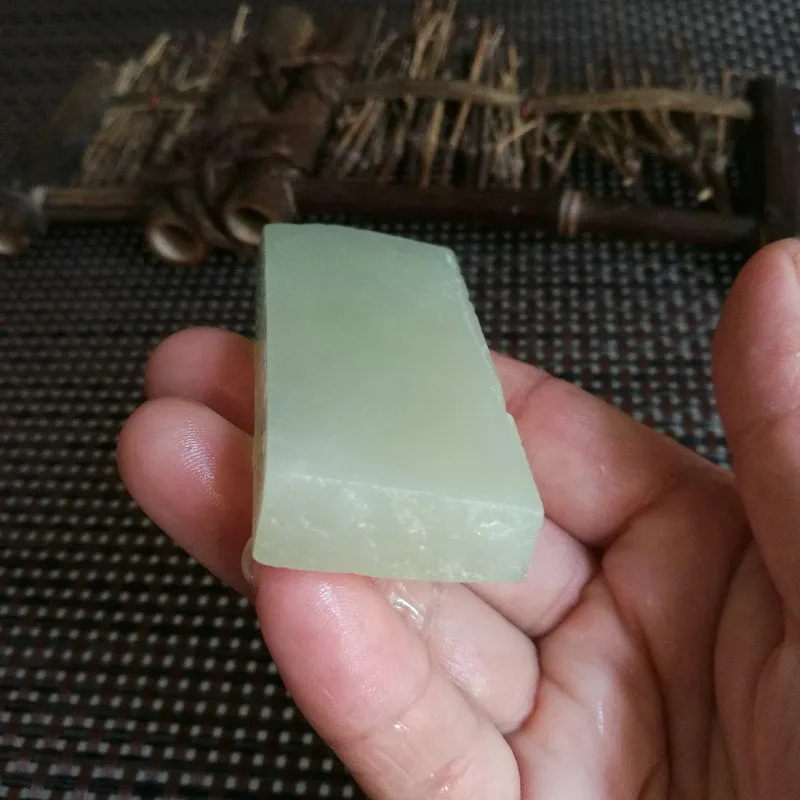 Natural Kunlun Jade Rough Nephrite Raw (65g, 7X2.8X1cm)