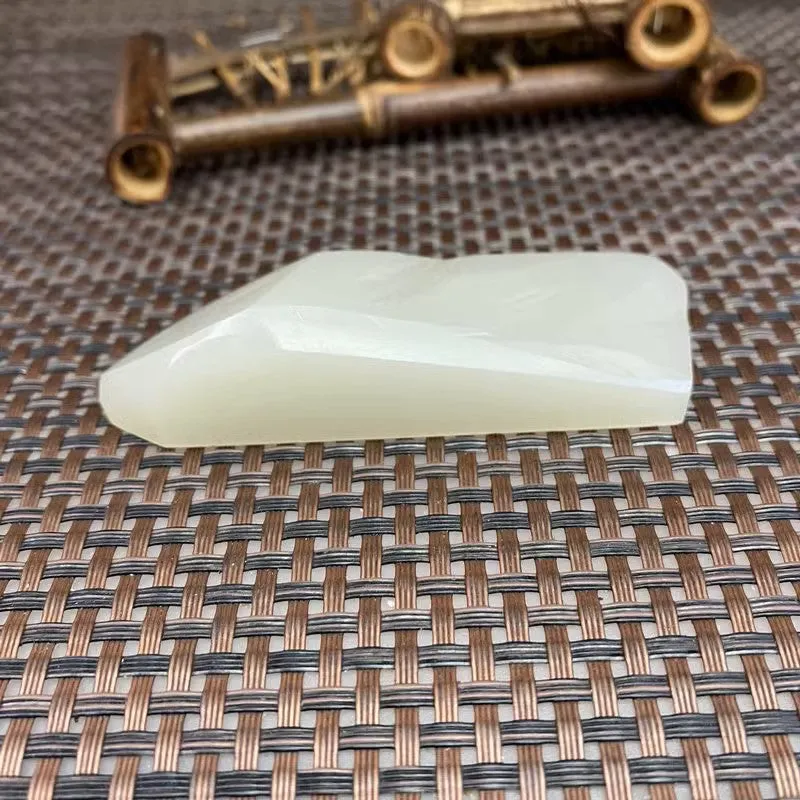 Natural Kunlun Jade Rough Nephrite Raw (81g,8.1X2.8X1.8cm)
