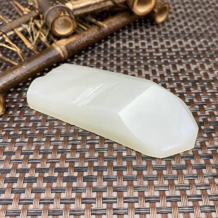 Natural Kunlun Jade Rough Nephrite Raw (81g,8.1X2.8X1.8cm)