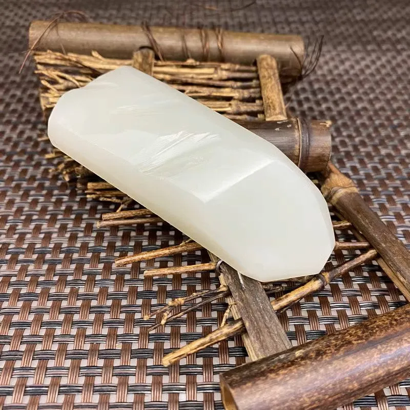 Natural Kunlun Jade Rough Nephrite Raw (81g,8.1X2.8X1.8cm)