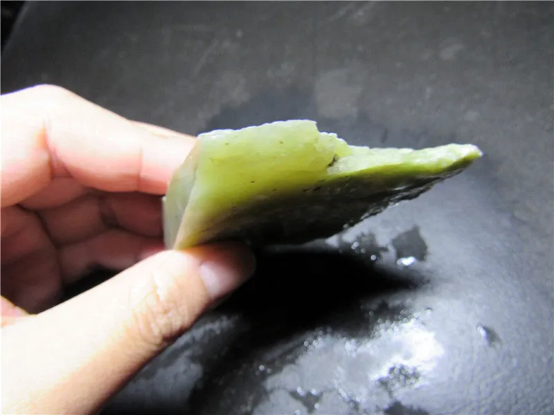 Natural Kunlun Jade Rough Nephrite Raw (82.14g, 67X53X11mm)