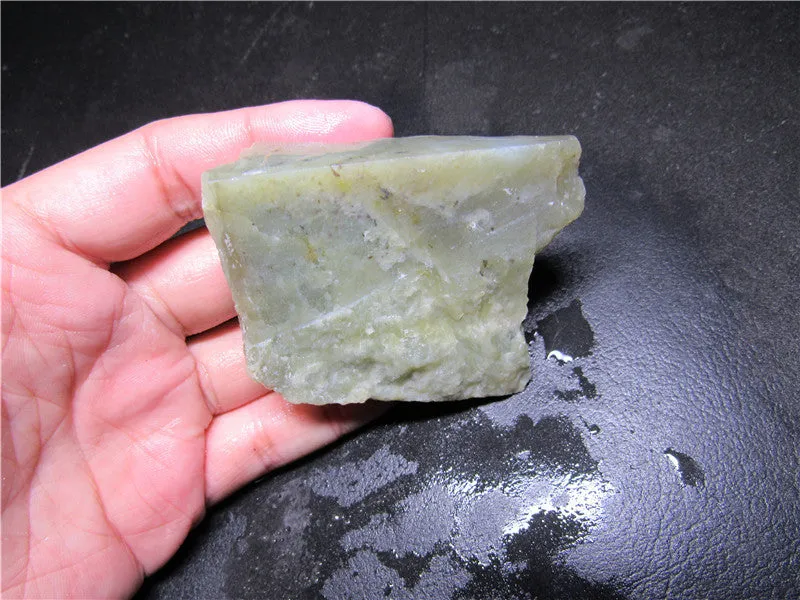 Natural Kunlun Jade Rough Nephrite Raw (82.14g, 67X53X11mm)